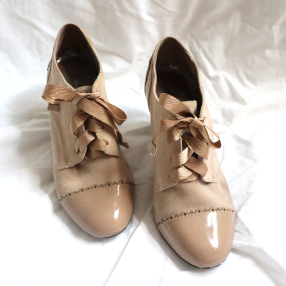 Gianni Bini Oxford style heels, Size 9.5, Nude